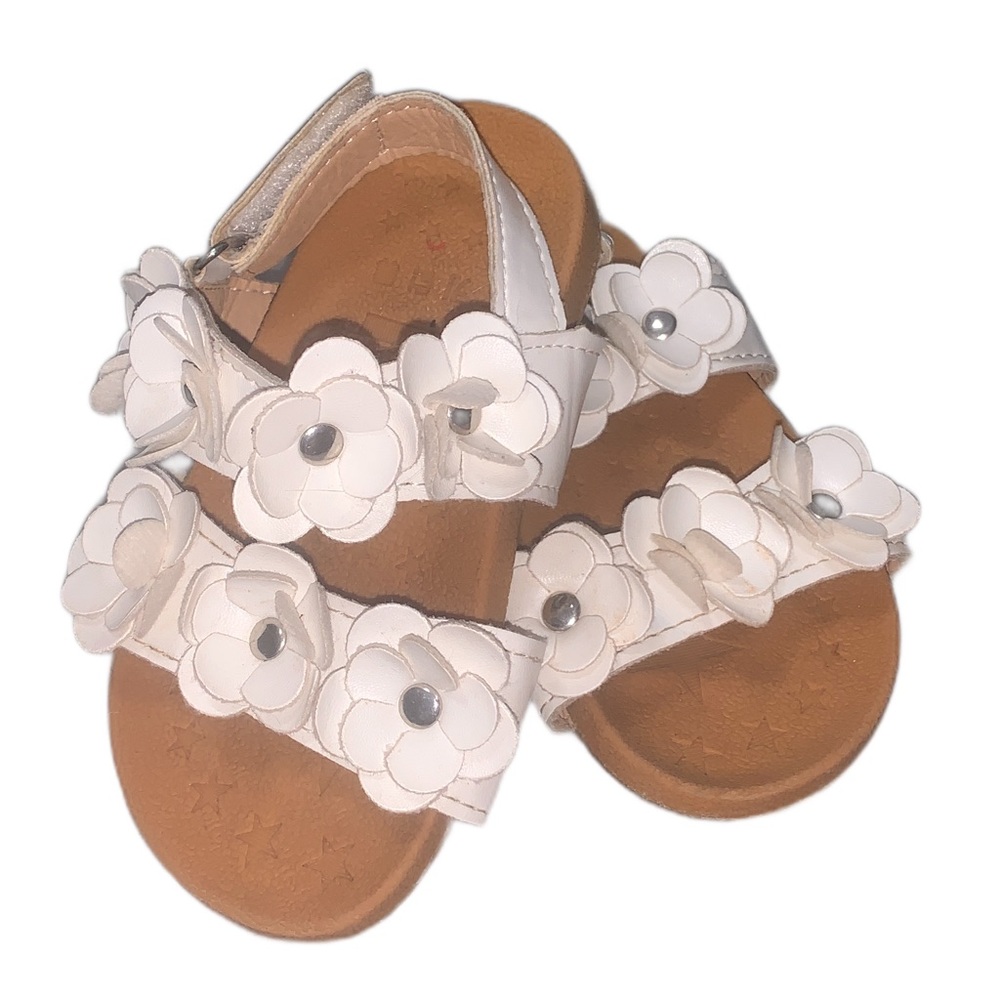 Babygirl White Velcro Closure Sandals With Floral Detail